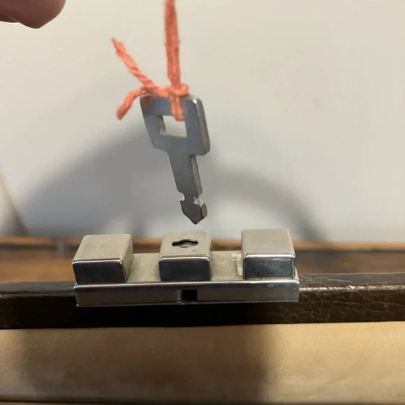 Vintage Normandie Brown Leather Handbag - Picture 4 of 16